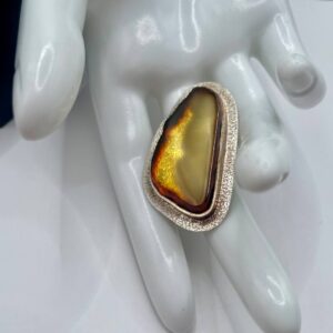 srebrna zawieszka z bursztynem z korą w oksydowanym srebrze