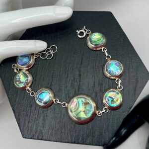 Srebrna bransoletka z muszlą haliotisa z iryzującą masą perłową